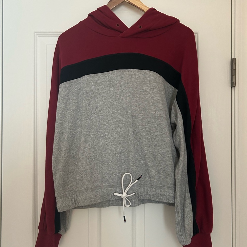 FOURLAPS Women’s size Small cropped sweatshirt